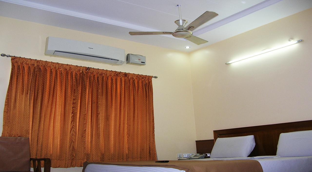 Athidhi Residency Hotel Tirupati Exterior foto