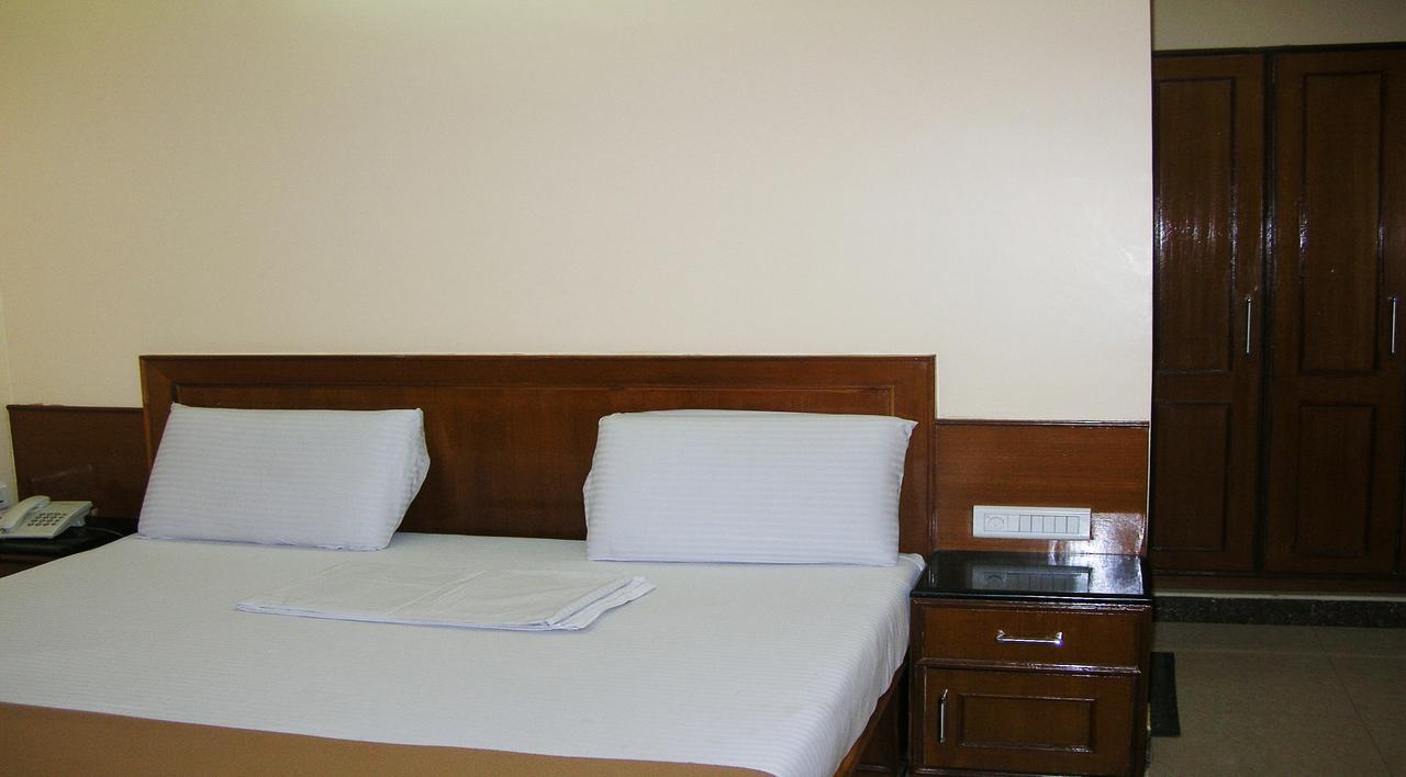 Athidhi Residency Hotel Tirupati Exterior foto