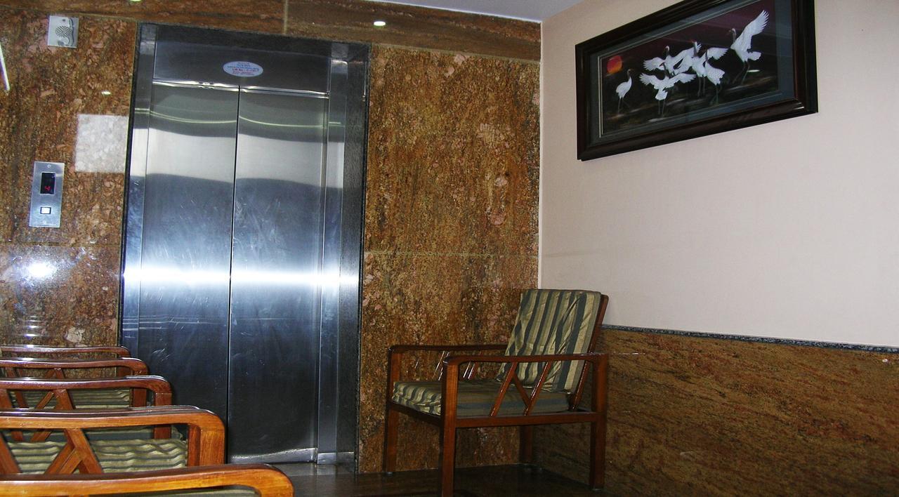 Athidhi Residency Hotel Tirupati Exterior foto