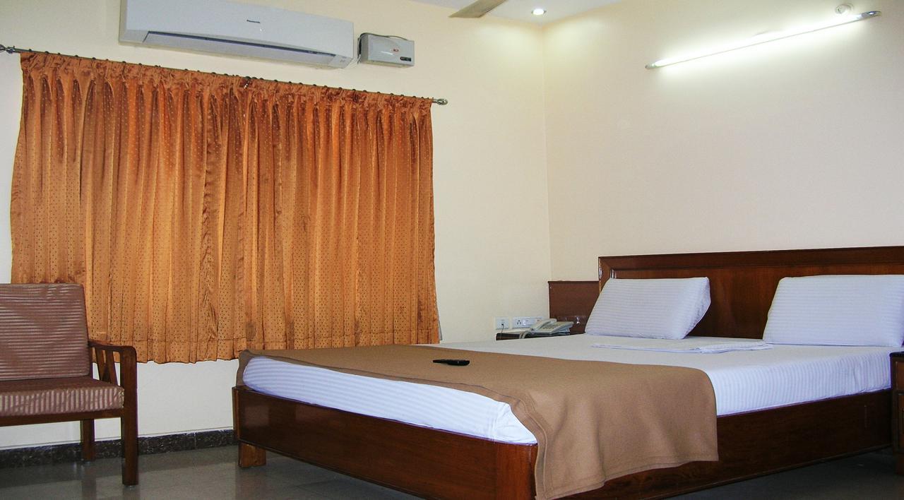 Athidhi Residency Hotel Tirupati Exterior foto